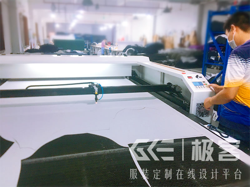 团体服装定制源头厂家-极客定制