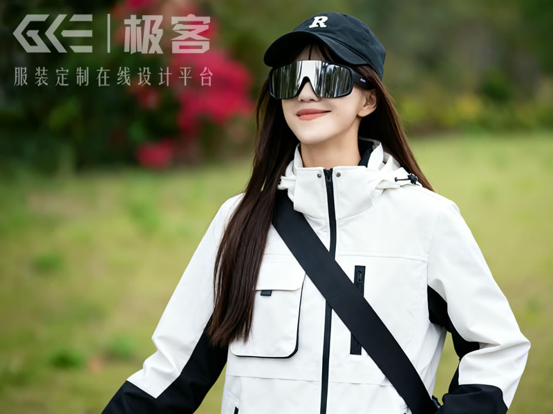 夹克定制厂家告诉你:宽松夹克外套,下装搭配显好看的法则