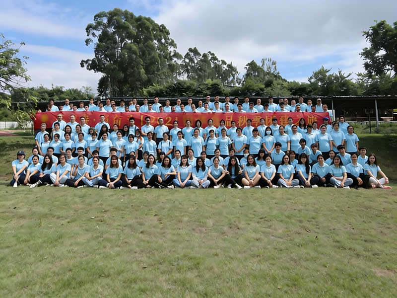 企业定制服装适合在哪些节日发放？选对时机，员工才愿意天天穿